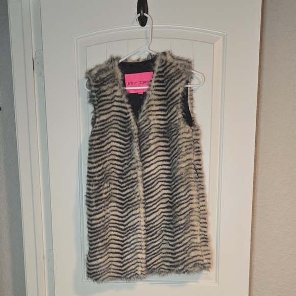 Betsy Johnson Faux Fur Vest‎ - Picture 1 of 3